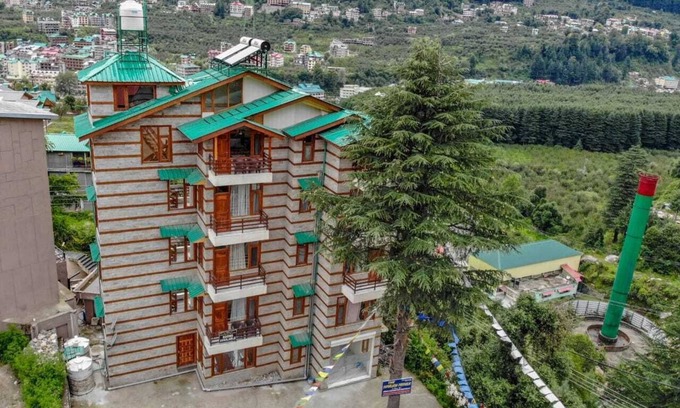 Aleo Hotel | Highly rated and situated at beautiful location