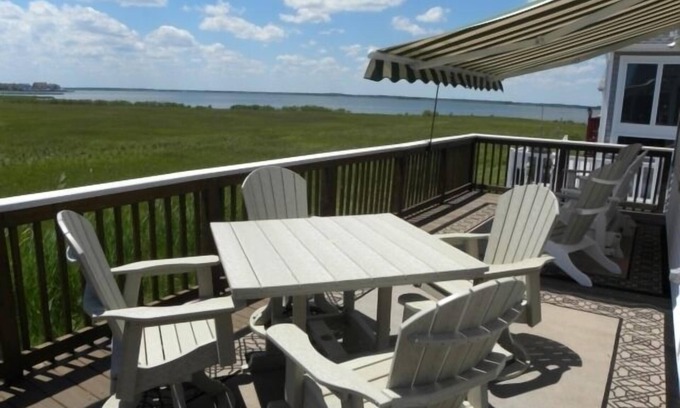 Montego Bay House | Highly sought after Montego Bay Community, Canal Front w/Boat Tie Up, Community Pools and Tennis!