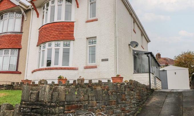 Burry Port House | HIGHMEAD, pet friendly, character holiday cottage in Burry Port