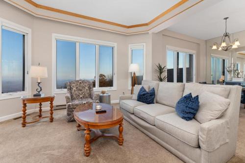 Chestnut Springs House | Highridge Court 30 with Wintergreen Advantage