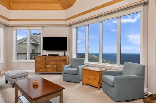 Chestnut Springs House | Highridge Court 36 with Wintergreen Advantage