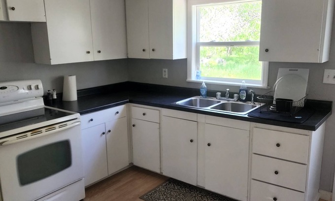 Saint Michael Cottage | Highway 20 Lodge-Quiet, Cozy, renovated two bedroom house that sleeps 6-7