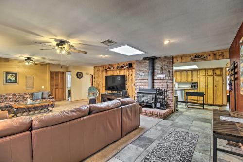 Show Low House | Hike and Unwind Lakeside Home with Fire Pit!