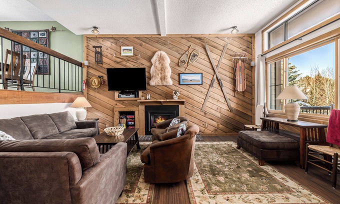Peak 9 House | Hike/Bike In-Out Walk to Main St Sleeps 10 HotTub Pool Ski In/Ski Out Off Peak 9