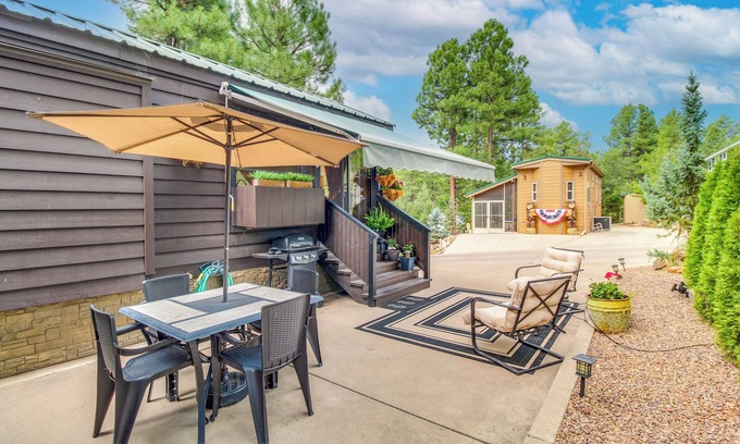 Show Low Cabin | Hike & Fish: Cozy Cabin w/Patio in Show Low!