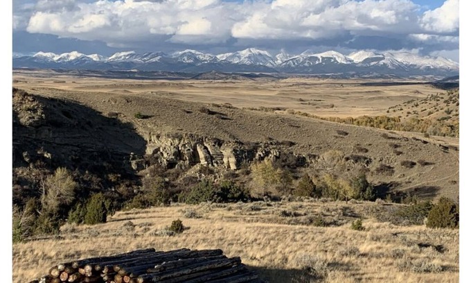 Livingston House | Hike, Fish, Explore! Minutes away from the Yellowstone River.