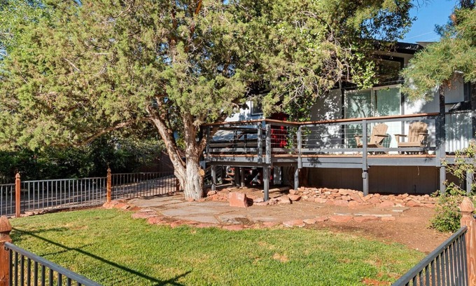 West Sedona House | Hike from front door to A+ trails; BBQ yard & more