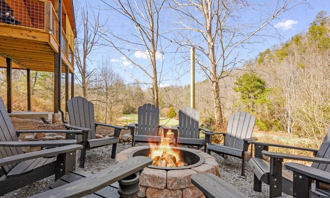 Gatlinburg - Pigeon Forge Cabin | Hike-Golf-Play or Just Relax!nGolf Getaway or Family Vacation