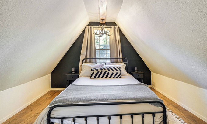 Mi-Wuk Village Cottage | Hike, Ski & Fish: Charming Cabin in Twain Harte!