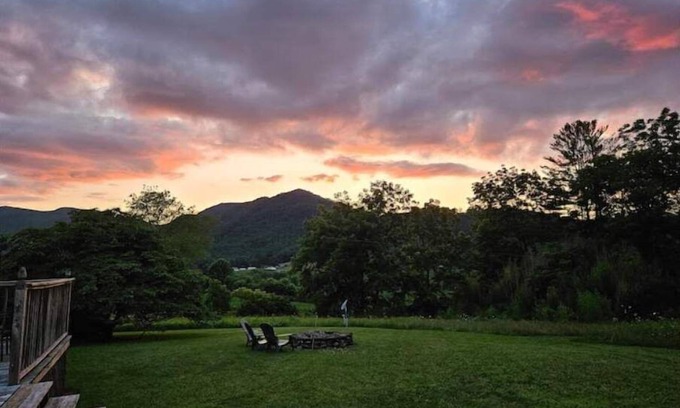 Franklin House | Hiker's Haven: Trail Days, Starry Firepit Nights