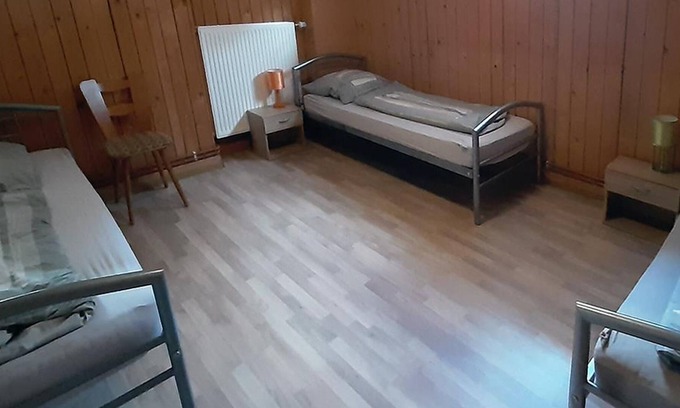 Mittelhof Apartment | Hiker's room 2 (3-bed room) - camping in the oak forest - camping - chalets