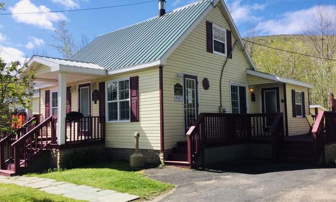 Pleasant Bay House | Hikers Suite Private Hot Tub Cabot Trail, Pleasant Bay ,N.S.