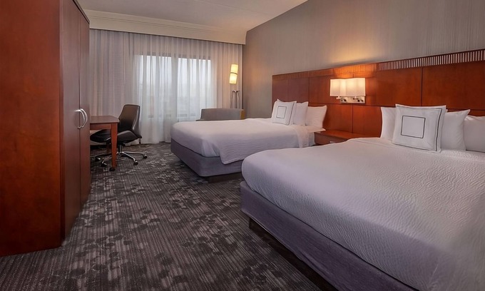 Newark Hotel | Hiking at Middle Run Valley Natural Area! Pets Allowed, Free Parking, Pool!