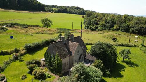 Dowdeswell House | Hilcot Farmhouse