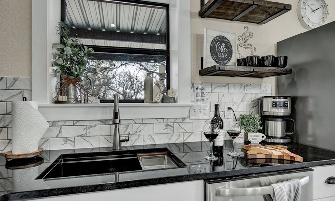 Fredericksburg House | Hill Country Hideaway With Fire Pit and Hot Tub!