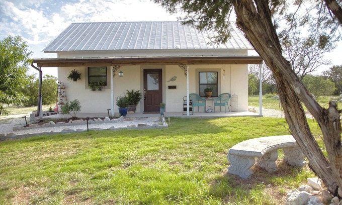 Utopia Cottage | Hill Country Views from Azul Cottage
