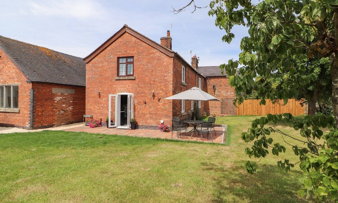 Nantwich Cottage | HILL FARM, pet friendly, character holiday cottage in Wrenbury