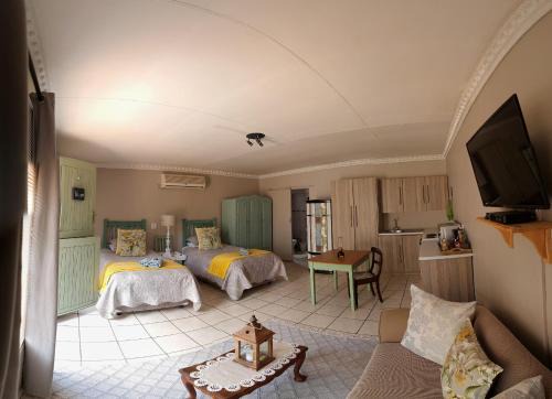 Potchefstroom Bed & Breakfast | Hill Manor Room 1 Self catering unit