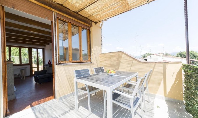 Oltrarno Apartment | Hill's view terrace apartment