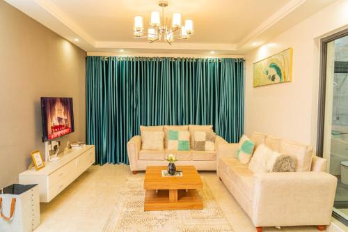 Thompson Estate Apartment | Hill Side24- Urban Oasis