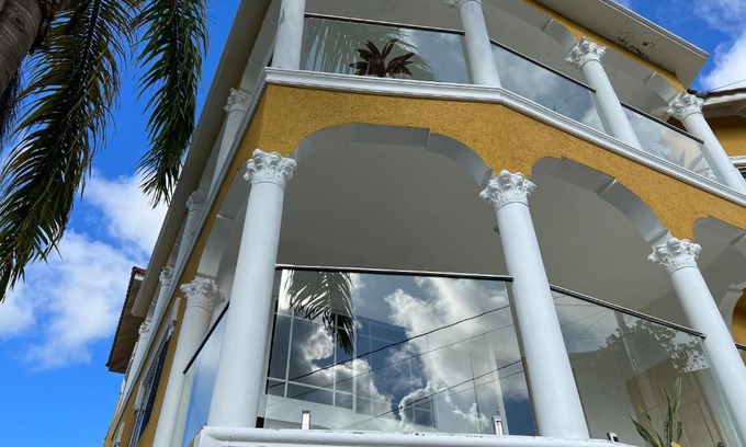 Runaway Bay Bed & Breakfast | Hill view Vacational Rental