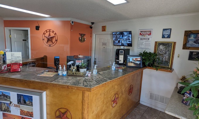 Ozona Hotel | Hillcrest Inn & Suites