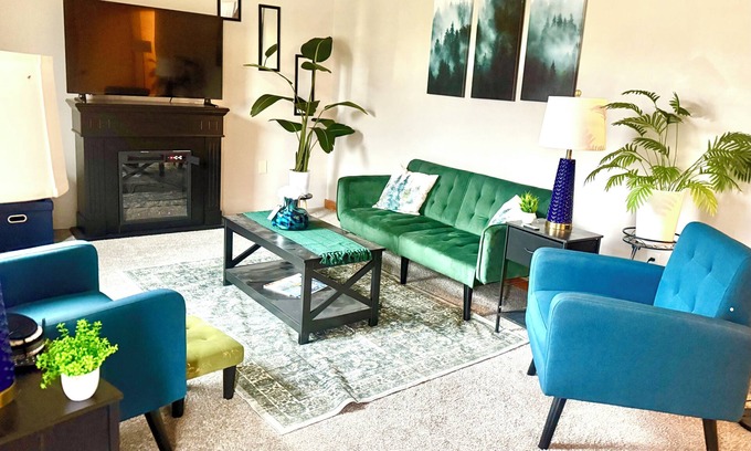 Charleston House | HILLSIDE CHARMER 4-bedroom, 2-bathroom house in delightful South Charleston.