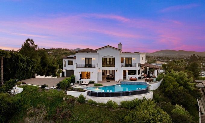 Poway House | Hillside Family Oasis: Infinity Pool & Sunset Spa
