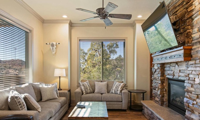 St. George Condo | Hillside Hideaway | 3 Bed, 2 Bath Condo in Prime Location!