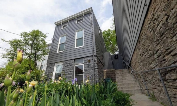 CUF Apartment | Hillside Hideaway