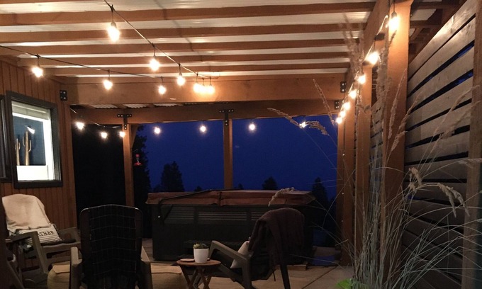 Somers Apartment | Hillside Lake View Getaway
