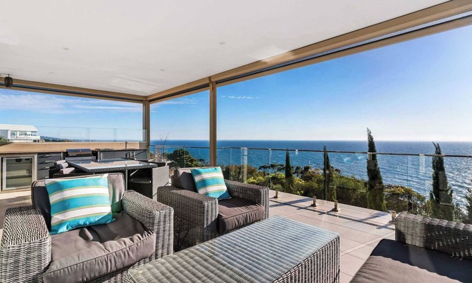 Mount Martha House | Hillside Luxe | Spa & Bay Views