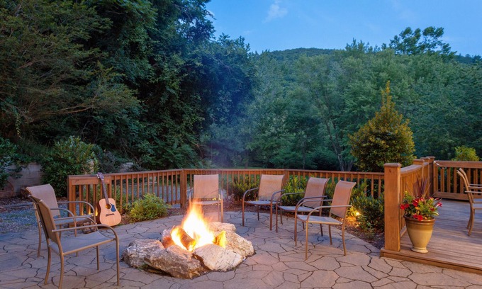 Asheville Villa | Hillside Villa - LARGE BEAUTIFUL OPEN LIVING, 15 min to DT, Hot Tub, Hike Trails