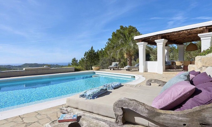 Sant Joan de Labritja Villa | Hillside villa with sea-views