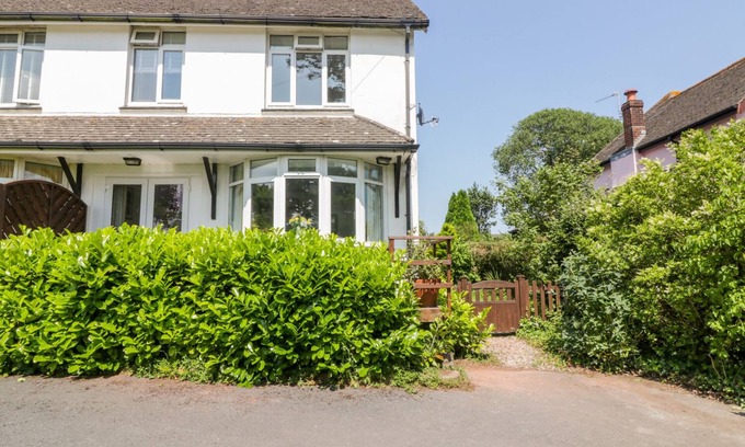Stoke Gabriel Cottage | HILLTOP, family friendly, character holiday cottage in Stoke Gabriel