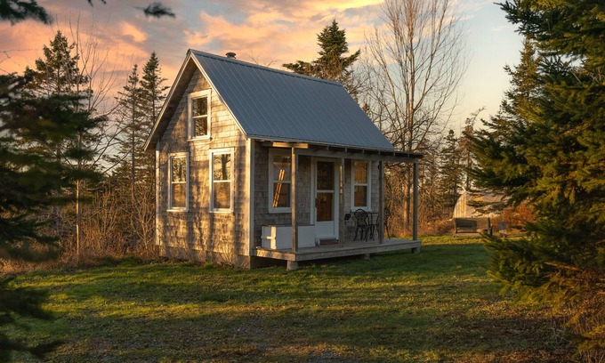 Lunenburg County Cabin | HillTop Farm Cottage