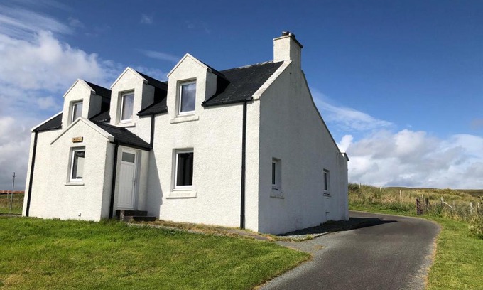 Caroy House | Hilltop