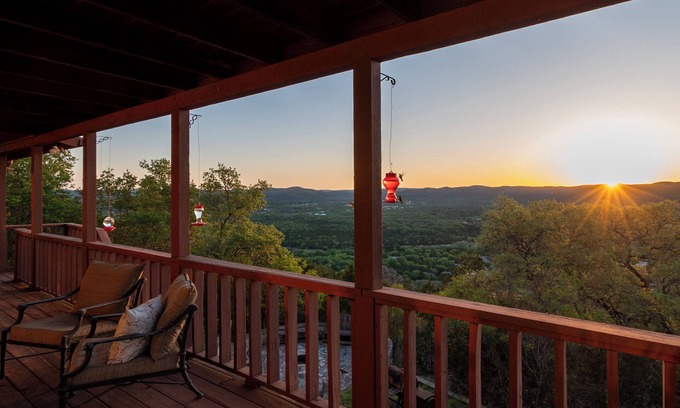 Concan House | Hilltop Hacienda @ Buchanan Vacation Homes in Concan - PET FRIENDLY!