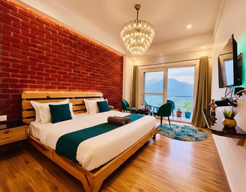 Bullawala Hotel | Hilltop Haven With Scenic Mountain View
