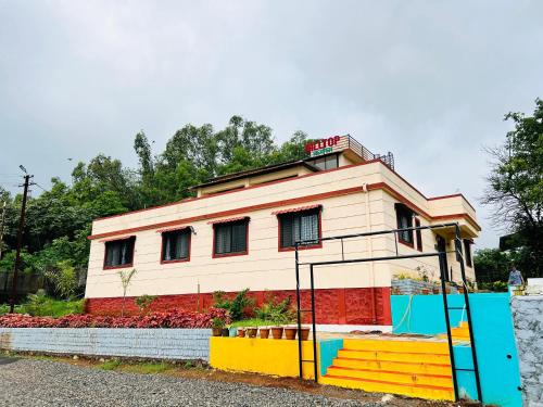 Ambavna Hotel | Hilltop Heaven Resort
