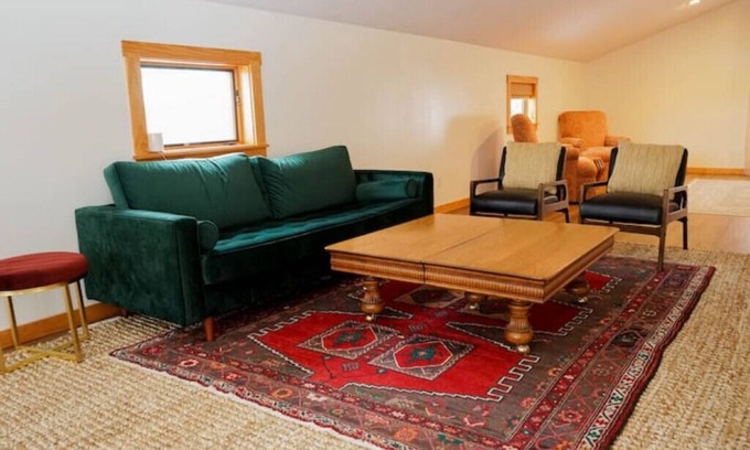 Frankfort House | Hilltop Home in Downtown Frankfort
