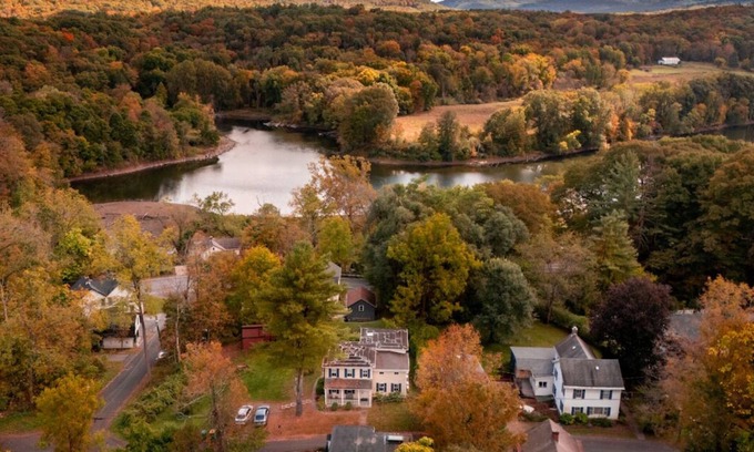 Kingston House | Hilltop House: Charming 1980's Kingston Farmhouse