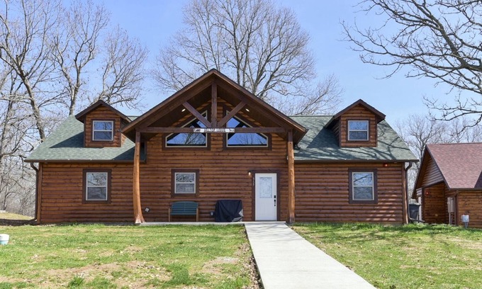 Branson Cedars House | Hilltop Lodge | 2 Bed, 2 Bath