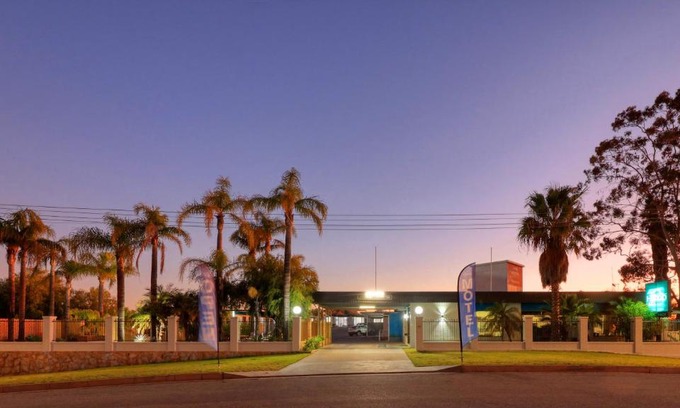 Broken Hill Hotel | Hilltop Motel