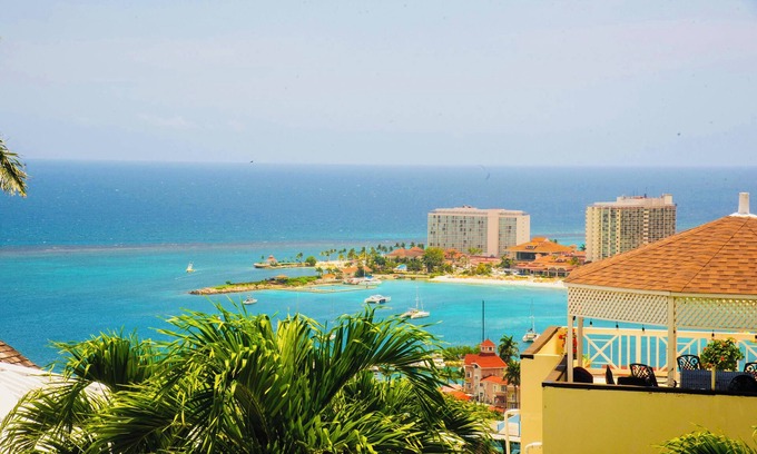 Ocho Rios Apartment | Hilltop Panoramic Seascape