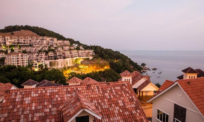 Tanjung Bungah Villa | Hilltop Seaview Villa by Little Cabin