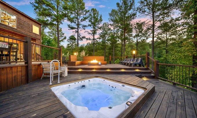 Broken Bow Cabin | Hilltop Views-Huge Deck-Sunken Hot Tub-Fire Table