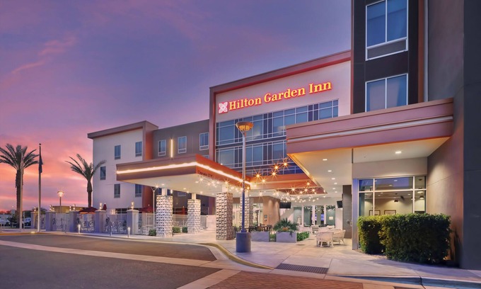 Downtown Hotel | Hilton Garden Inn Chandler Downtown