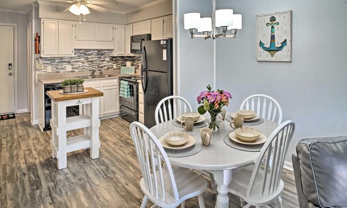 Folly Field Apartment | Hilton Head Condo with Pool Bar Walk to Beach!