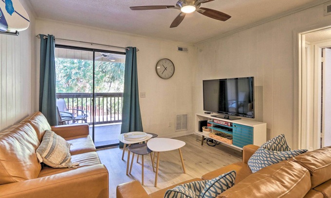 North Forest Beach Condo | Hilton Head Condo w/Covered Balcony + Pool Access